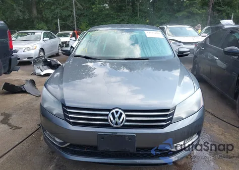 2015 Volkswagen Passat 1.8T Limited Edition из США, поврежденный, VIN 1VWAT7A36FC102601